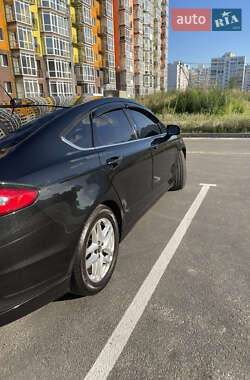 Седан Ford Fusion 2013 в 