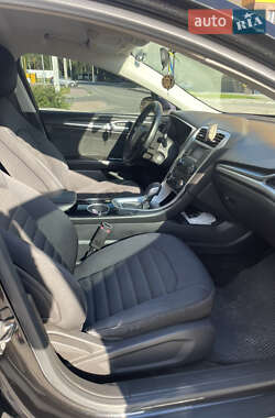 Седан Ford Fusion 2013 в 