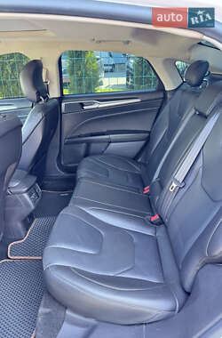 Седан Ford Fusion 2014 в 