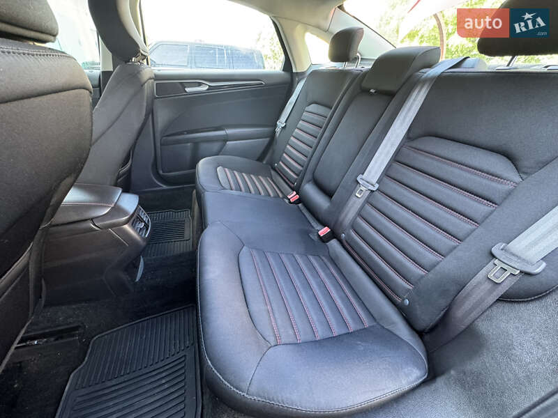 Седан Ford Fusion 2015 в Волочиске