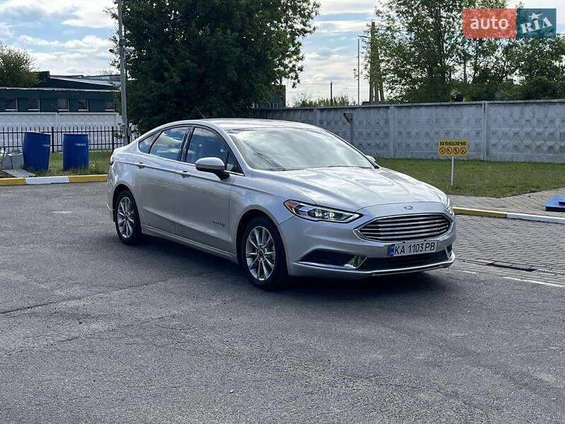 Седан Ford Fusion 2017 в 