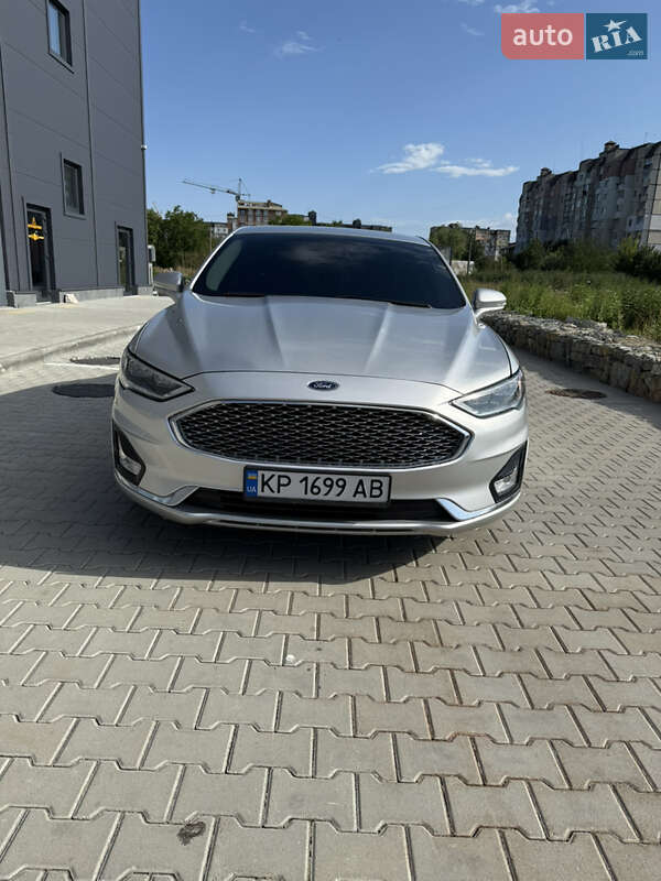 Седан Ford Fusion 2019 в 