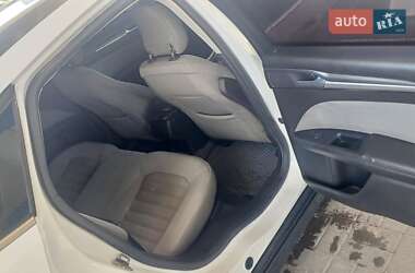 Седан Ford Fusion 2013 в 