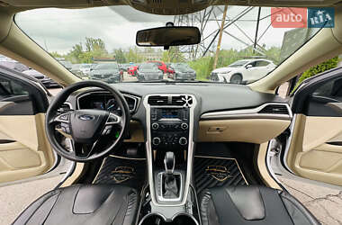 Седан Ford Fusion 2013 в 