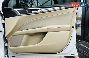 Седан Ford Fusion 2013 в 