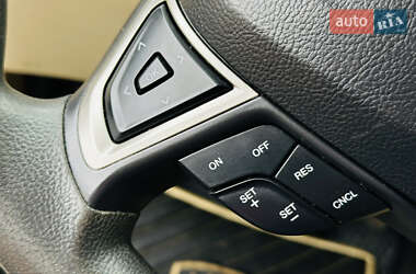 Седан Ford Fusion 2013 в 