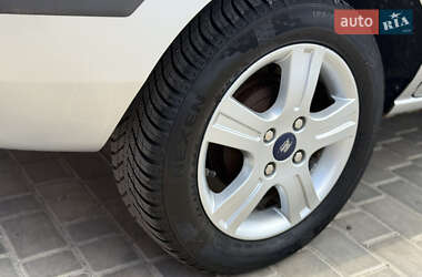Хэтчбек Ford Fusion 2008 в 