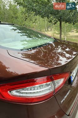 Седан Ford Fusion 2016 в 