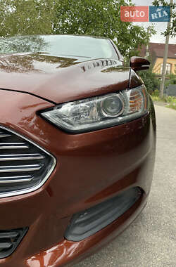 Седан Ford Fusion 2016 в 