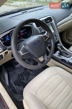 Седан Ford Fusion 2016 в 