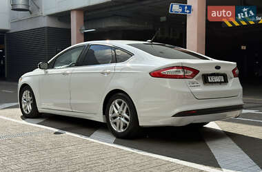 Седан Ford Fusion 2013 в 