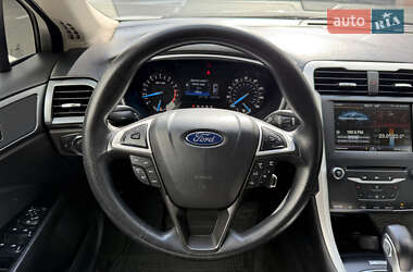 Седан Ford Fusion 2013 в 
