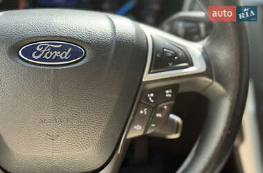 Седан Ford Fusion 2013 в 