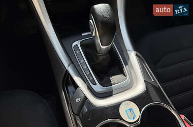 Седан Ford Fusion 2013 в 