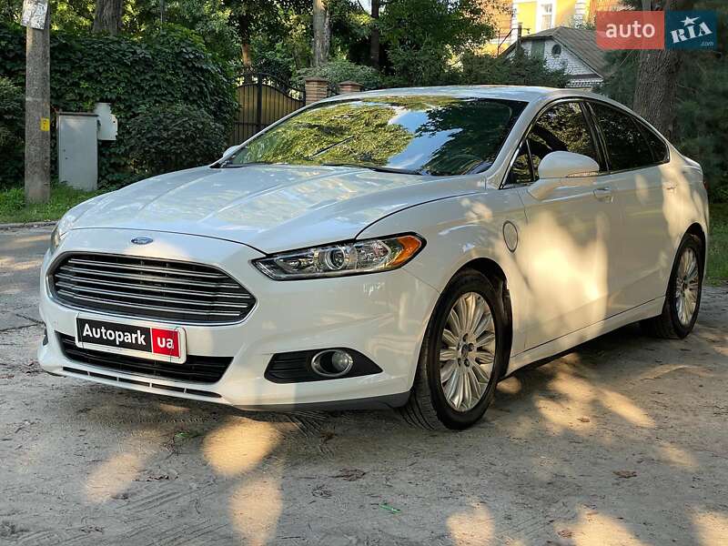 Седан Ford Fusion 2015 в 