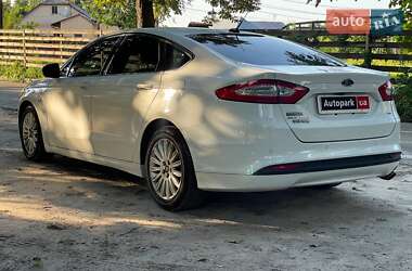 Седан Ford Fusion 2015 в 