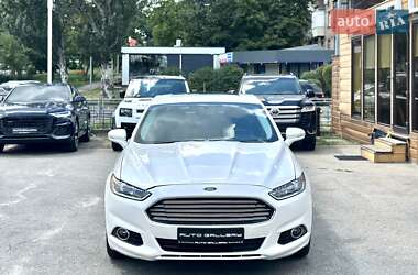 Седан Ford Fusion 2013 в 