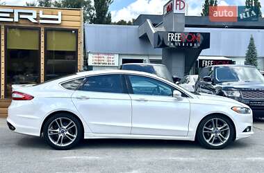 Седан Ford Fusion 2013 в 