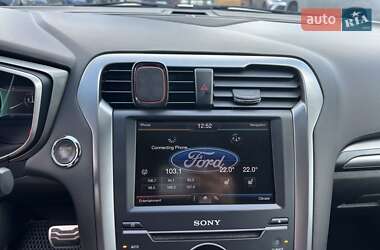 Седан Ford Fusion 2013 в 