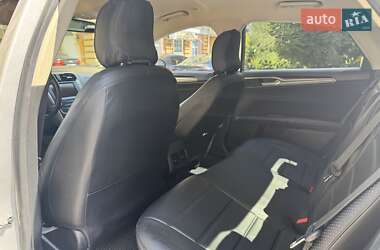 Седан Ford Fusion 2019 в 