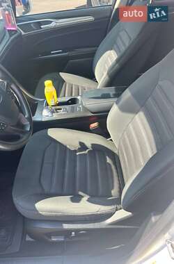 Седан Ford Fusion 2017 в 