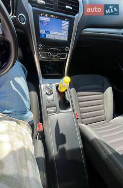 Седан Ford Fusion 2017 в 