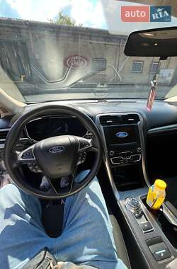 Седан Ford Fusion 2017 в 