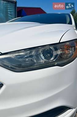 Седан Ford Fusion 2017 в 