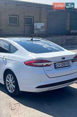 Седан Ford Fusion 2017 в 