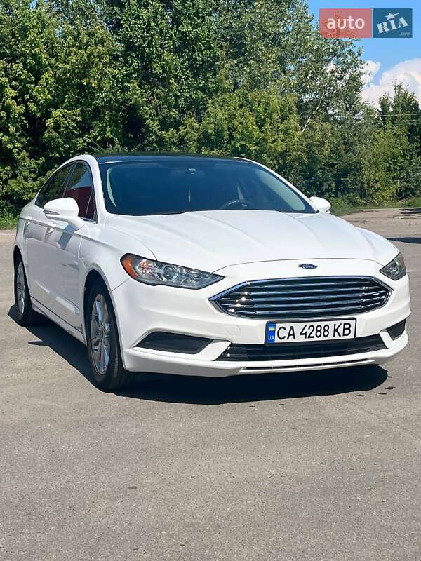 Седан Ford Fusion 2017 в 