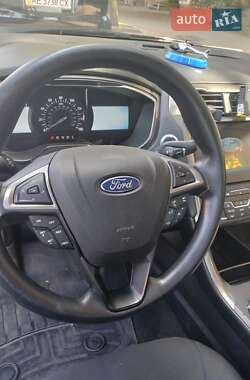 Седан Ford Fusion 2017 в 