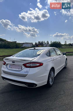 Седан Ford Fusion 2015 в 
