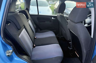 Хэтчбек Ford Fusion 2011 в 