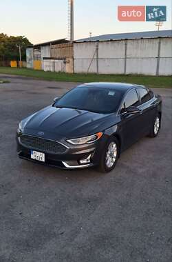 Седан Ford Fusion 2019 в 