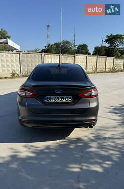 Седан Ford Fusion 2015 в 