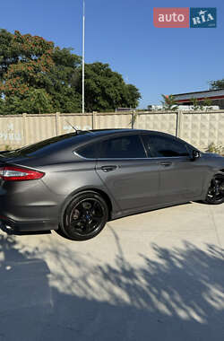 Седан Ford Fusion 2015 в 