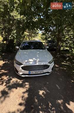 Седан Ford Fusion 2019 в 