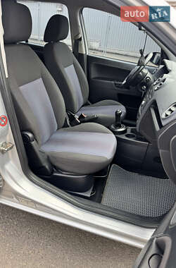 Хэтчбек Ford Fusion 2008 в 