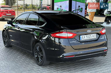 Седан Ford Fusion 2015 в 