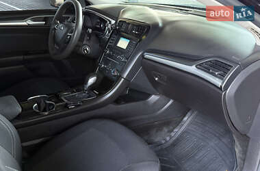 Седан Ford Fusion 2015 в 