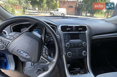 Седан Ford Fusion 2016 в 