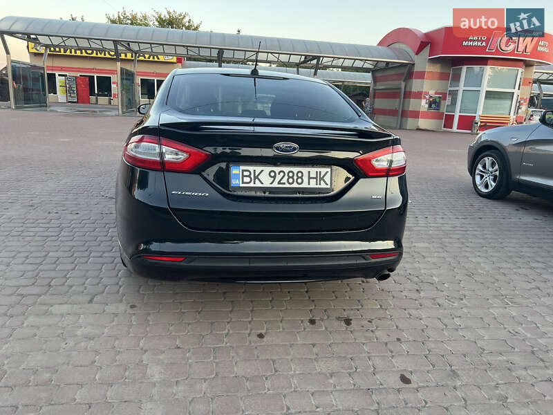 Седан Ford Fusion 2014 в Ровно