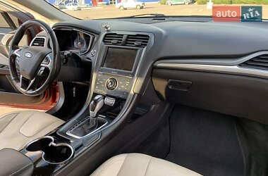 Седан Ford Fusion 2013 в 
