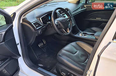Седан Ford Fusion 2017 в 