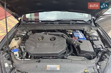Седан Ford Fusion 2015 в 