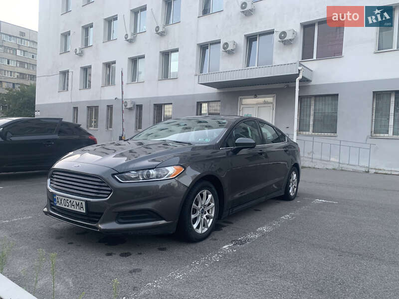 Седан Ford Fusion 2016 в 