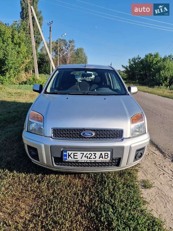 Хэтчбек Ford Fusion 2010 в 