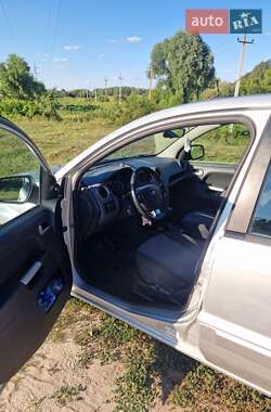 Хэтчбек Ford Fusion 2010 в 