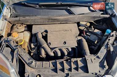 Хэтчбек Ford Fusion 2010 в 