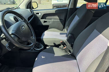 Хэтчбек Ford Fusion 2011 в 